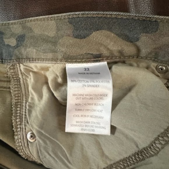 Camo Slink Curvy Jeans 22 - Picture 4 of 4